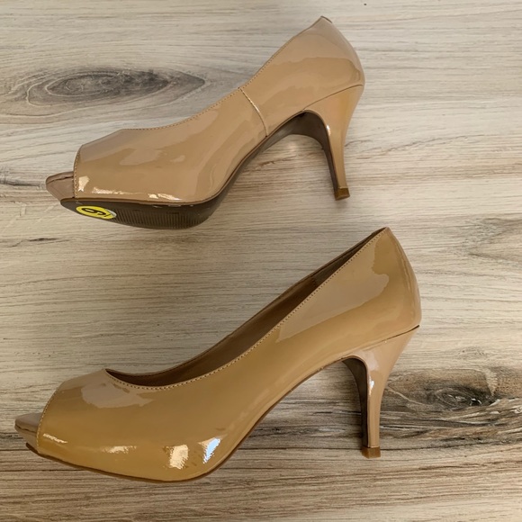 Steve Madden Pyper Nude Patent Peep Toe Pump. - Picture 5 of 7
